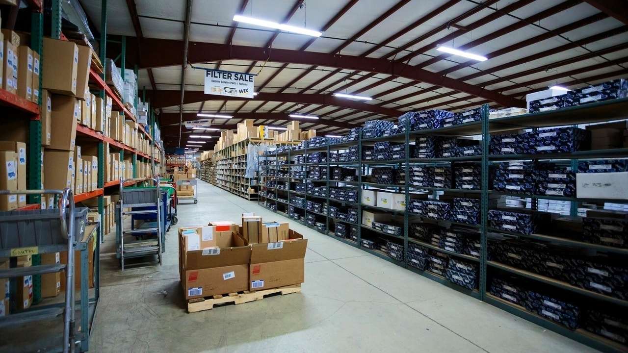 Магазины автозапчастей